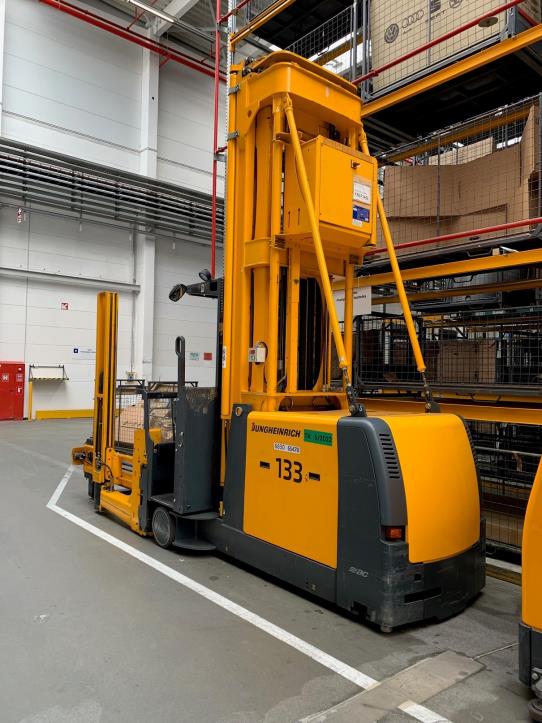 Metal working machines and work equipment (safety shoes)-1